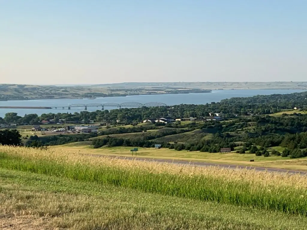River scene near Dignity statue
